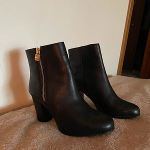 Michael Kors heeled black booties size 8
